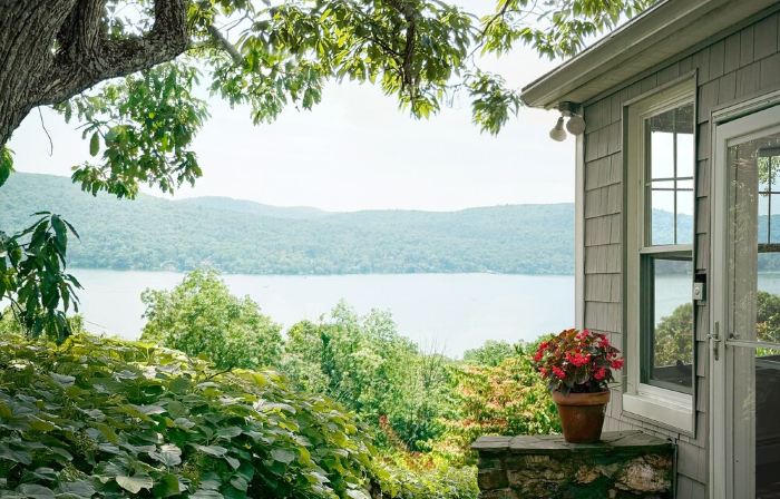 Panoramic Lakeviews & Lush Gardens