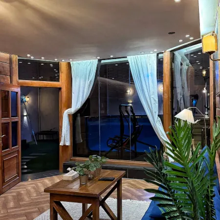 Jakarta Hotel Huts