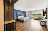 Tru by Hilton Madison East - piscine