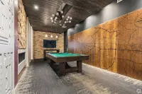 Luxury Apt Steps from 4th Street Live — Pool, Hot Tub & Free Parking - Apartments