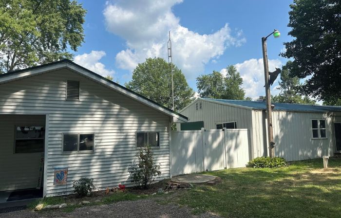 5 Bedroom Lake Access House and Entertainment Bldg