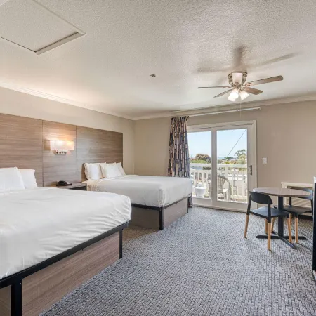 Harbor House Inn