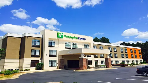 Holiday Inn Express MADISON by IHG - parking