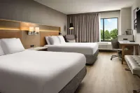 Radisson Hotel West Memphis - parking