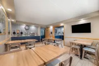 AmericInn by Wyndham Bemidji - فطور