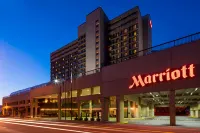 Charleston Marriott Town Center - parking