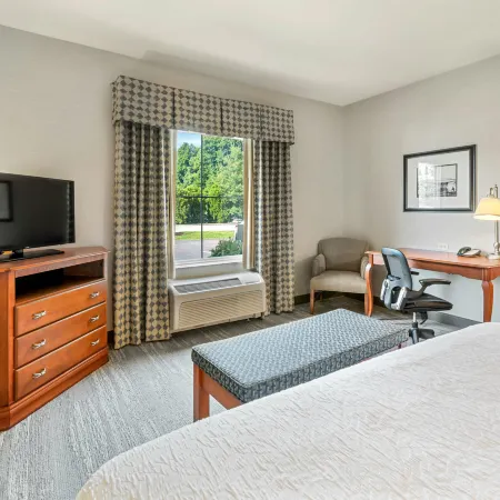 Hampton Inn & Suites Mystic