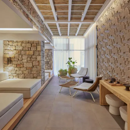 W Costa Navarino