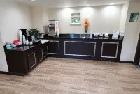 Red Roof Inn & Suites Rome - parking