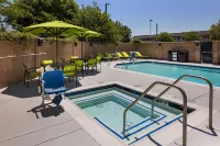 SpringHill Suites Turlock - Hot Tub