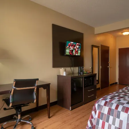 Red Roof Inn & Suites Indianapolis Airport