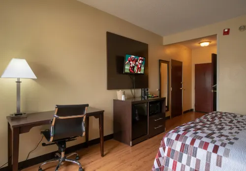 Red Roof Inn & Suites Indianapolis Airport - 2 étoiles