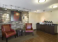 Red Roof Inn Cincinnati - Sharonville - parking