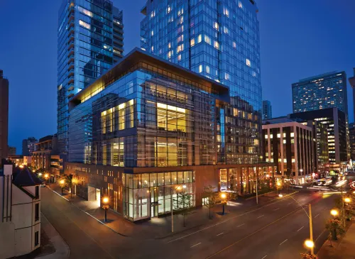 Four Seasons Hotel Toronto - Luxury