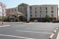 Holiday Inn Express & Suites ROANOKE RAPIDS SE by IHG - parking