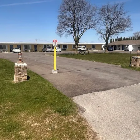 Colonial Motel