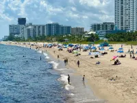 Pompano Vibes Beach Apartments - Beach