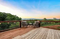 Sojourn Lodging - Mountain view