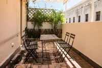 Black Swan Hostel Sevilla - Hostels
