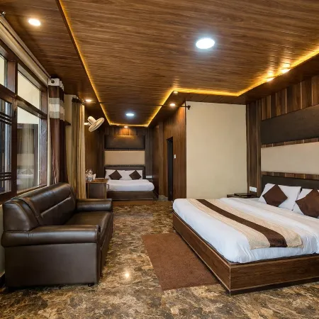 Hotel Himdhara, Near Mall Road Dalhousie