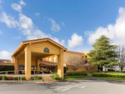 La Quinta Inn & Suites by Wyndham Redding Hotels in Redding
