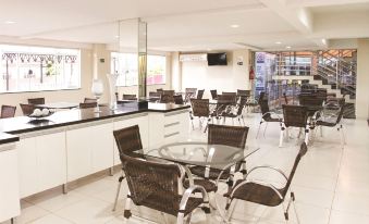La Vitre Hotel - Housity