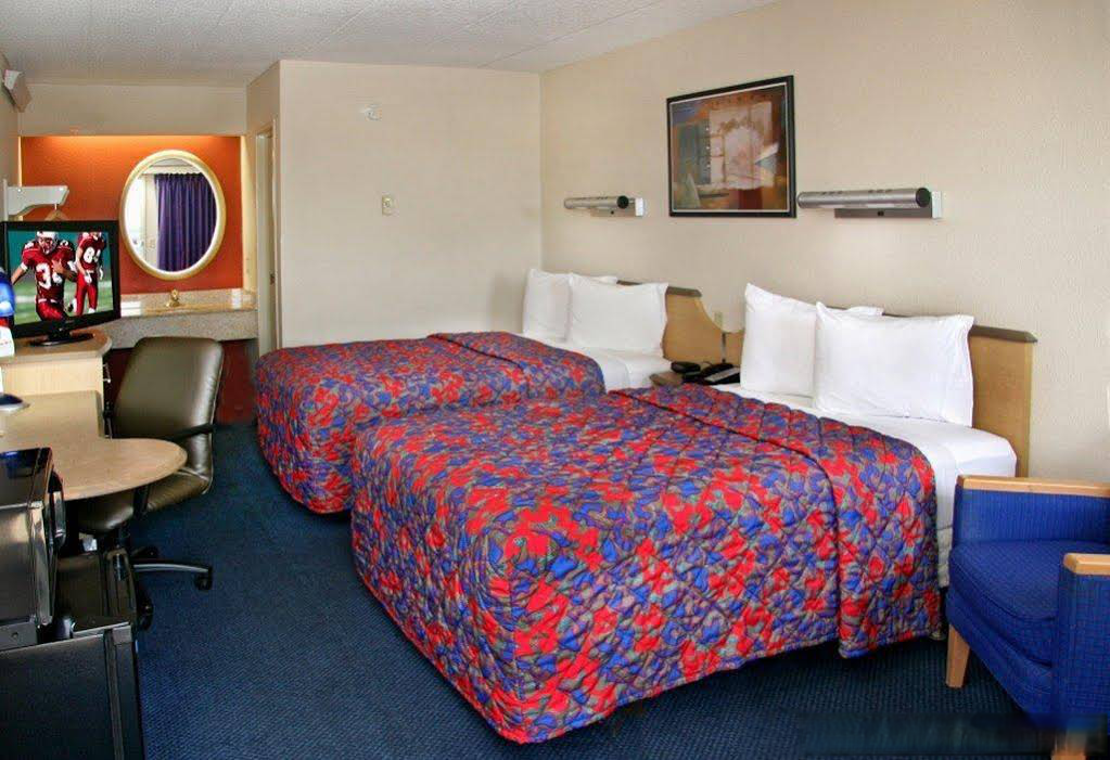 Red Roof Inn Plus + Boston - Framingham