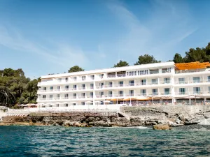 Les Roches Rouges, Saint Raphael, a Beaumier hotel