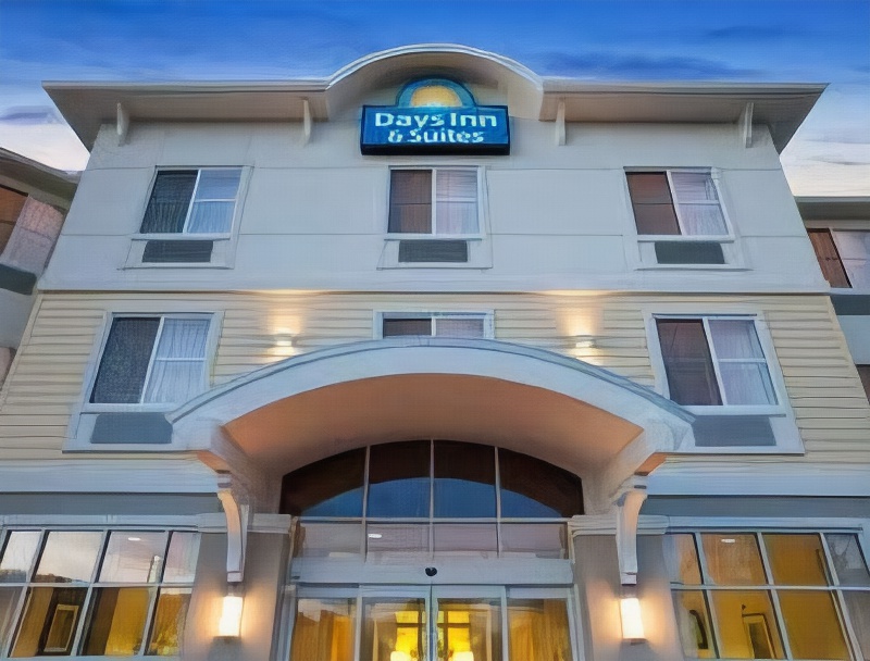 Days Inn & Suites by Wyndham Altoona