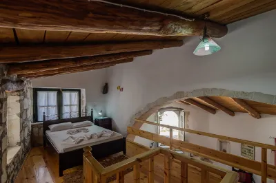 Dream 2 -Traditional House with Pool to Share