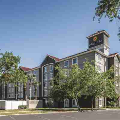 La Quinta Inn & Suites by Wyndham Orlando Lake Mary Hotel Exterior