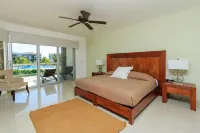 Luxury Condos at Mareazul Beachfront Complex with Resort-Style Amenities - Homestays