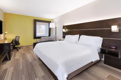 Holiday Inn Express Detroit-Warren (GM Tech Ctr) Hotels in Warren