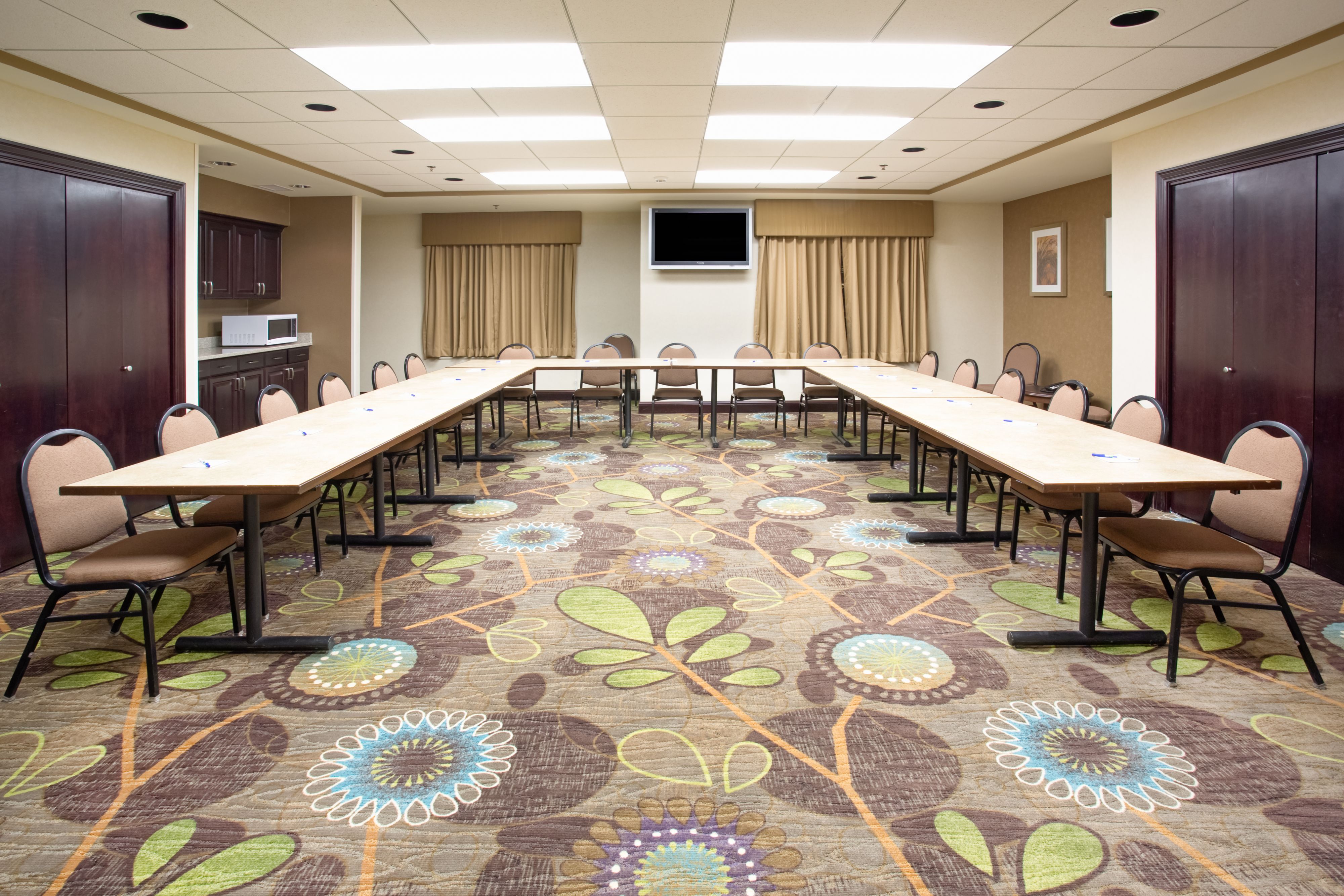 Holiday Inn Express Hotel & Suites Minot South, an Ihg Hotel