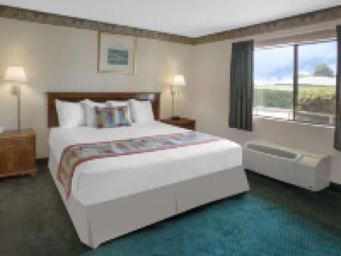 Travelodge by Wyndham Costa Mesa Newport Beach Hacienda Hotels in Costa Mesa