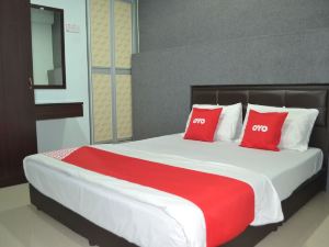 OYO 89737 Hotel Tishoa