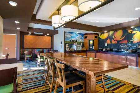 AmericInn by Wyndham St. Cloud MN Shopping Area Отели рядом с достопримечательностью «Государственный университет Сент-Клауд»