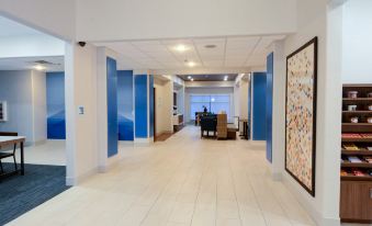 Holiday Inn Express & Suites New Boston