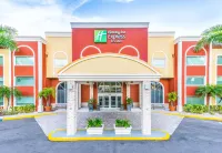 Holiday Inn Express & Suites Bradenton West Hotels in Longboat Key