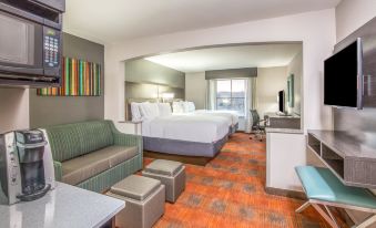 Holiday Inn Express & Suites Shawnee-Kansas City West
