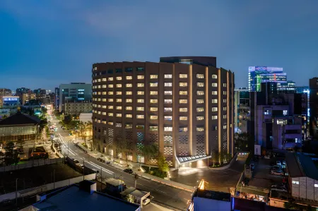 Hotel Indigo Taipei North Отели рядом с достопримечательностью «Bai Shih Lake Bridge»