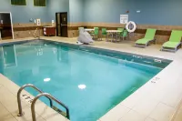 Holiday Inn Express & Suites Worthington by IHG - Pool