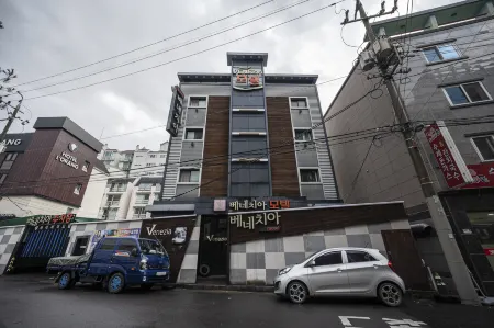 Daegu Sangindong Venice Отели рядом с достопримечательностью «Daegu Arboretum»