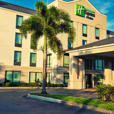 Holiday Inn Express & Suites Tampa Northwest-Oldsmar Hotel Exterior