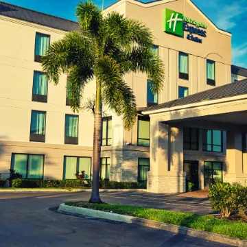 Holiday Inn Express & Suites TAMPA NORTHWEST-OLDSMAR by IHG