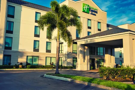Holiday Inn Express & Suites Tampa Northwest-Oldsmar Отели в г. Олдсмар