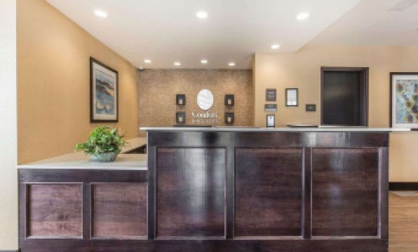 Comfort Inn & Suites Airport North