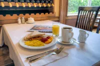 Best Western Plus Stoneridge Inn  Conference Centre - breakfast