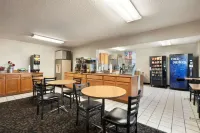 Super 8 by Wyndham Lincoln North - Bữa sáng