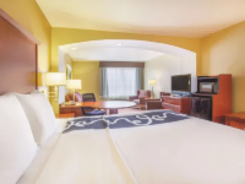 La Quinta Inn & Suites by Wyndham Bentonville Hotels in Bentonville